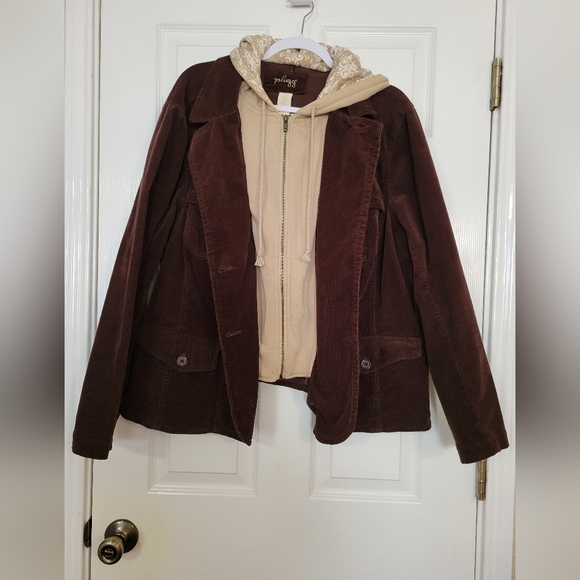 Ladies Jacket - Picture 2 of 3